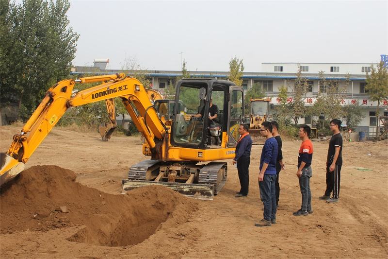 西平县挖掘机机构